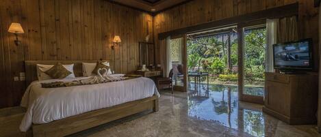 Caja de seguridad en la habitación, escritorio y cortinas blackout