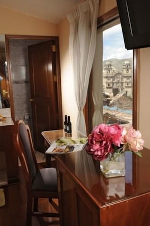 Room (Simple) | Premium bedding, down comforters, pillowtop beds, minibar