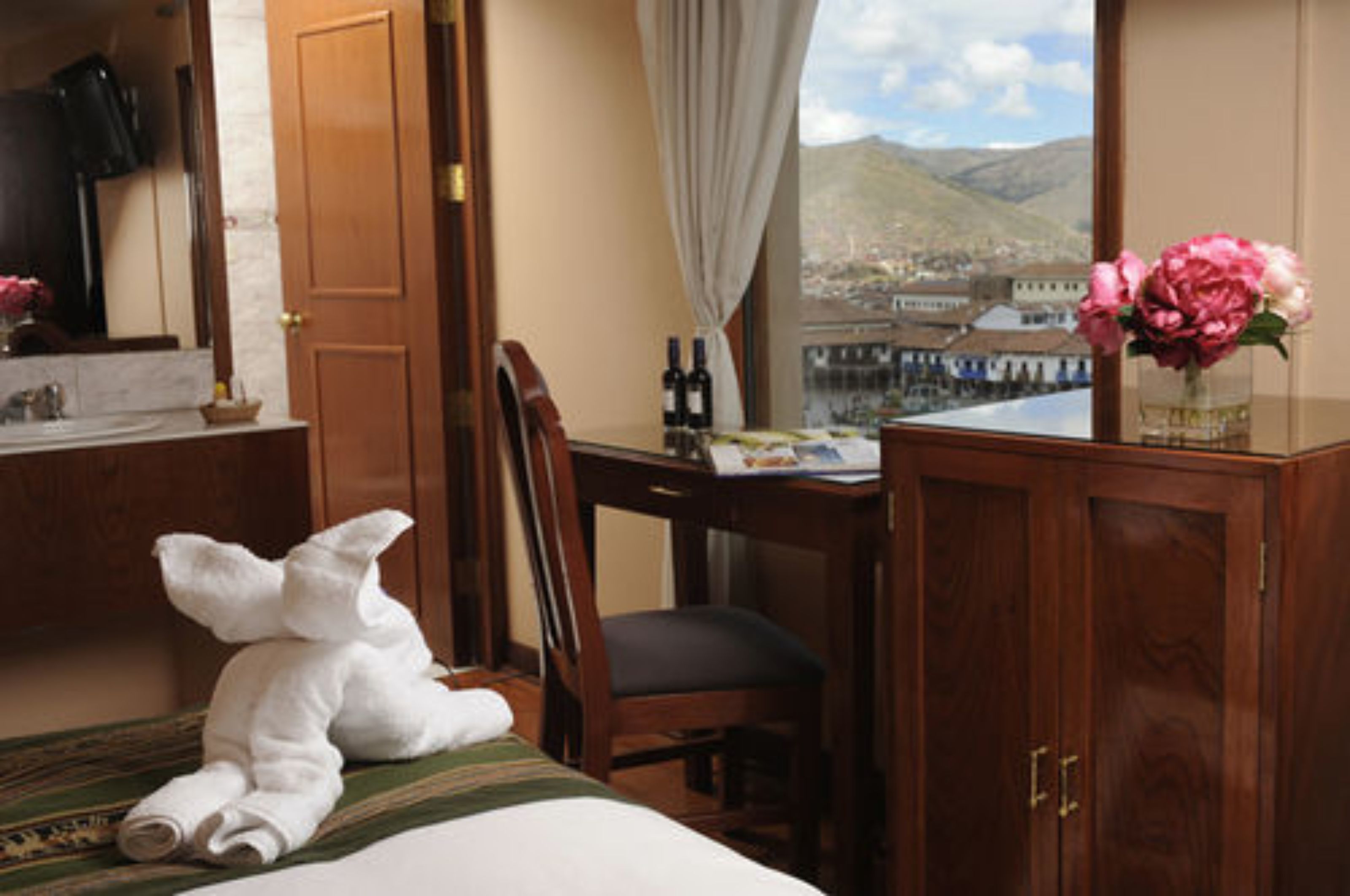 room, private bathroom (simple con vista) | premium bedding, down duvets, pillow-top beds, minibar