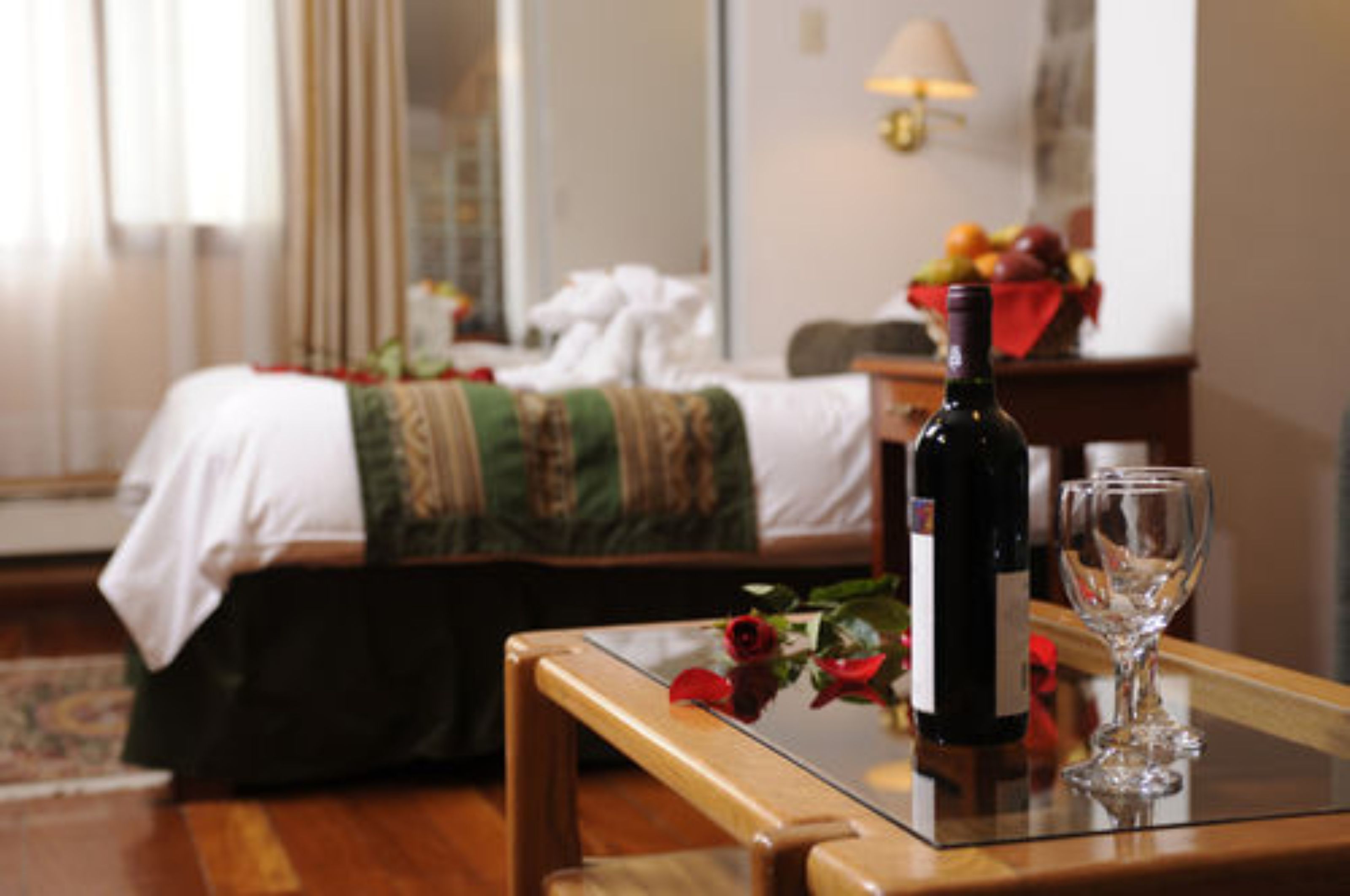 standard room | premium bedding, down duvets, pillow-top beds, minibar