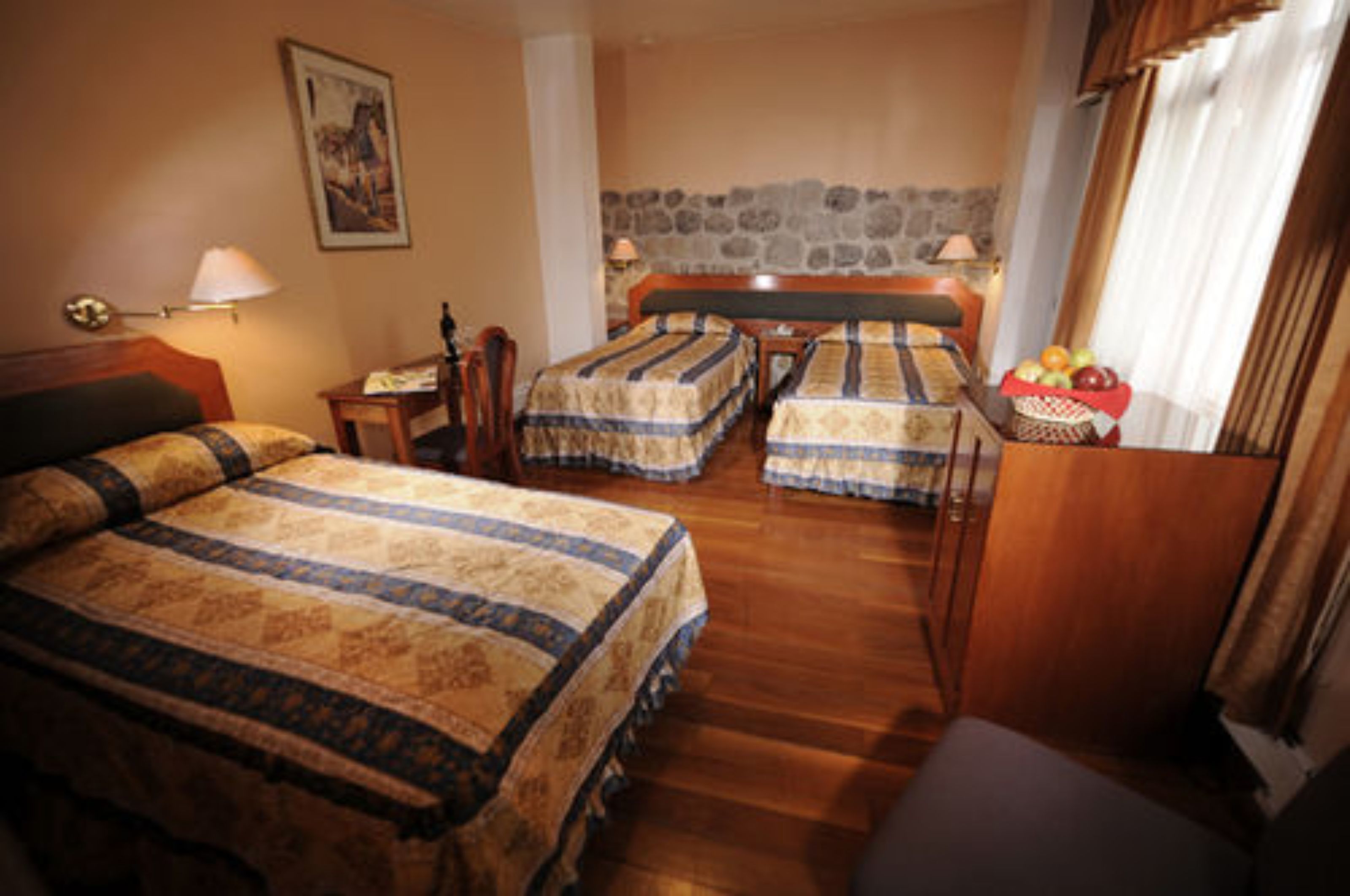 standard room | premium bedding, down duvets, pillow-top beds, minibar