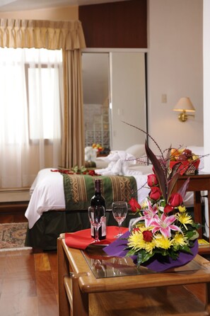 标准房 | 高档床上用品、羽绒被、加厚床垫、迷你吧