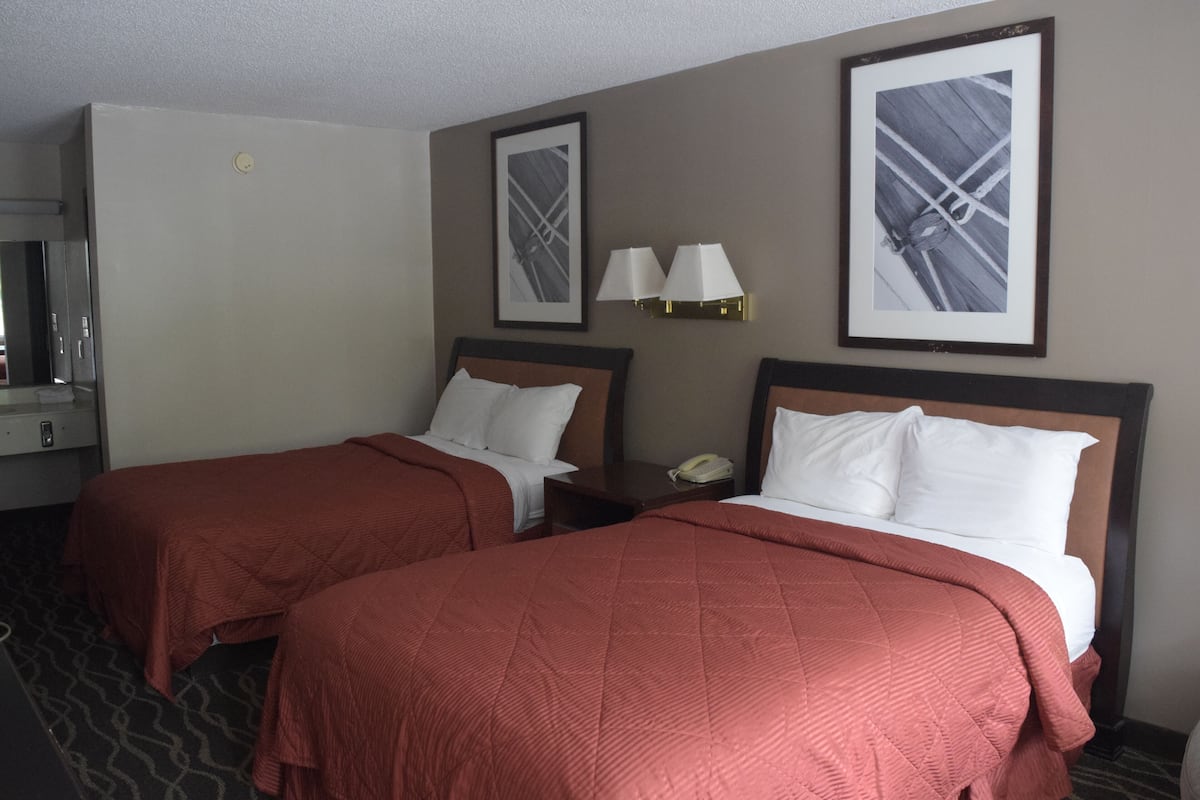 Standard Room, 2 Double Beds | Desk, soundproofing, iron/ironing board, WiFi (free)