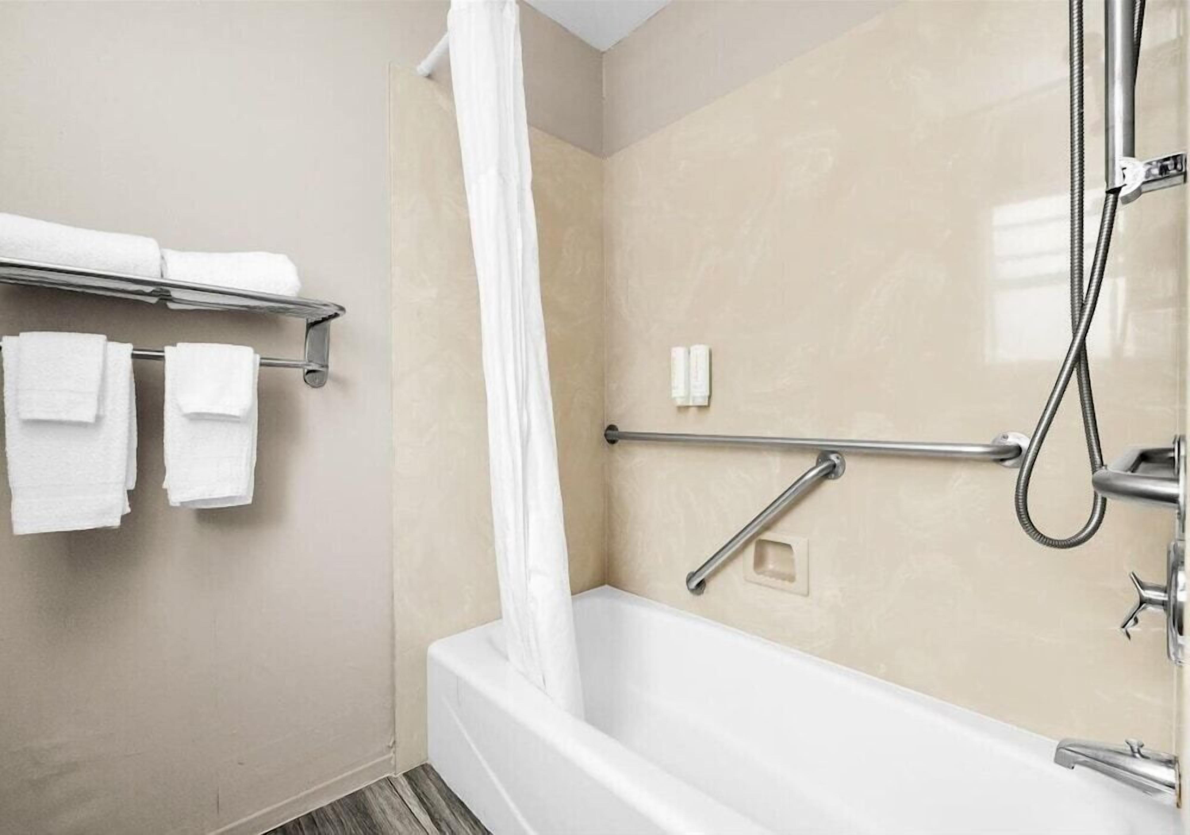 Combined shower/tub, free toiletries, hair dryer (on request), towels