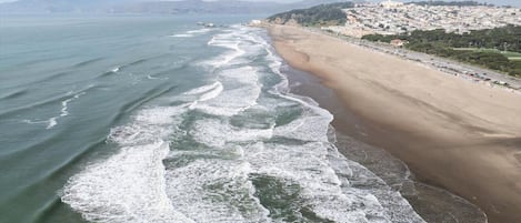 Una playa cerca