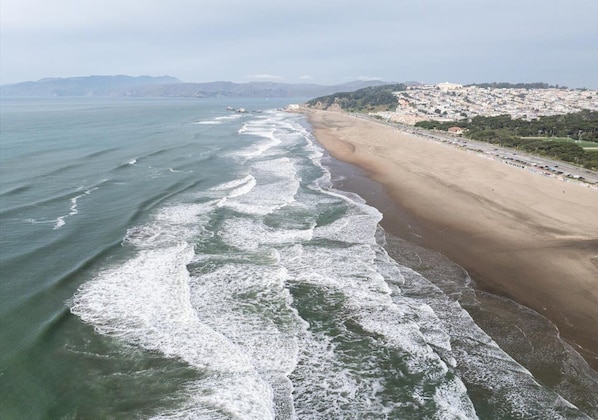 Una spiaggia nelle vicinanze