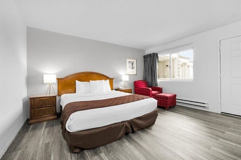 Skrivebord, strykejern/-brett, wi-fi (inkludert) og sengetøy