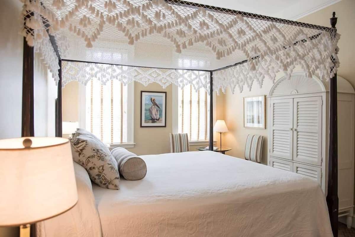 Habitación estándar, 1 cama King size | Ropa de cama hipoalergénica y caja de seguridad en la habitación