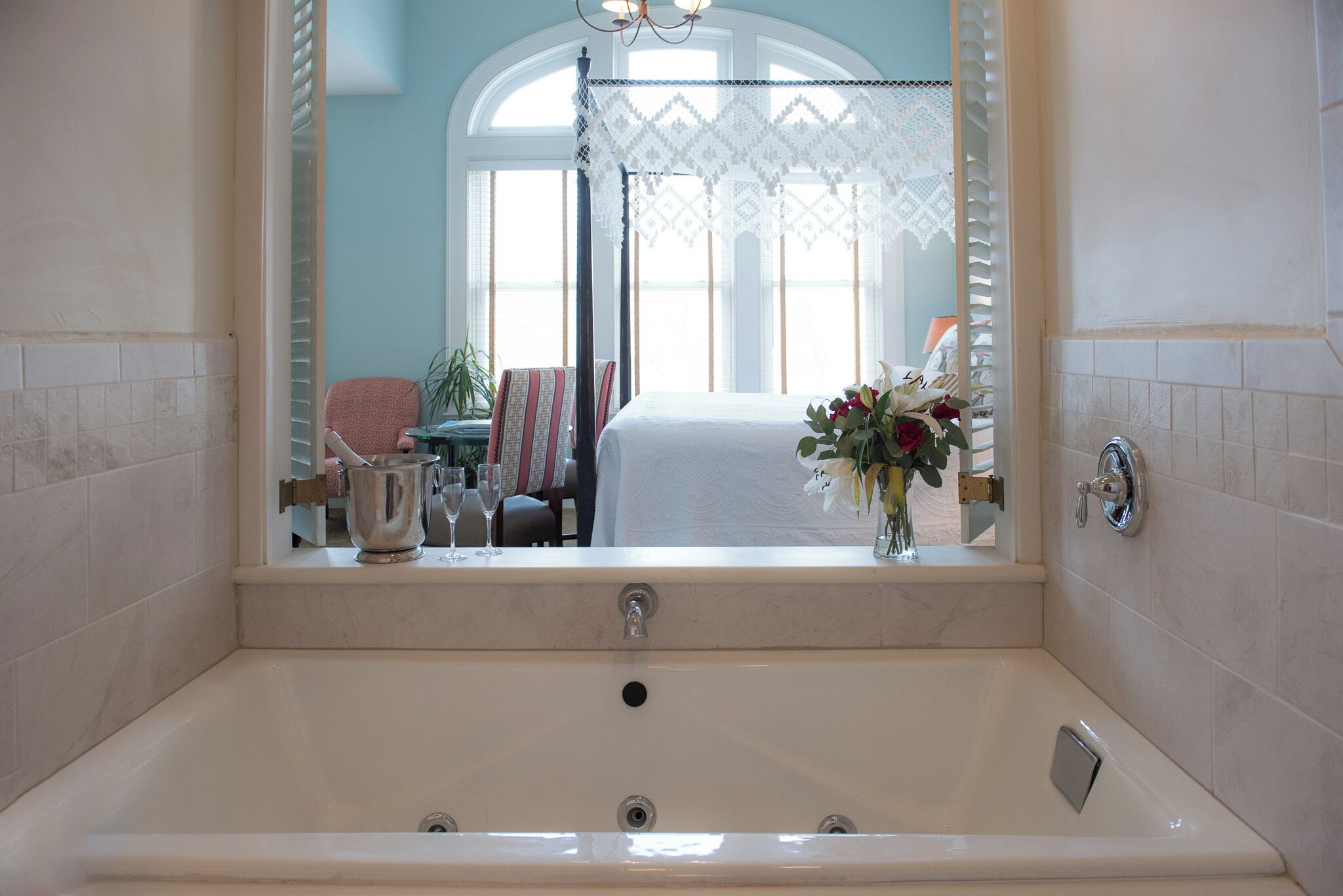 suite | bathroom | shower, free toiletries, hair dryer, towels