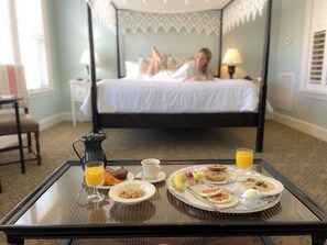 Free daily continental breakfast - Fulton Lane Inn (Charleston)
