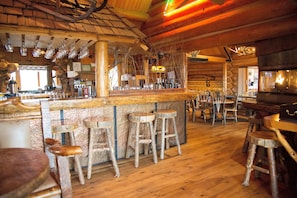 Bar (in der Unterkunft)