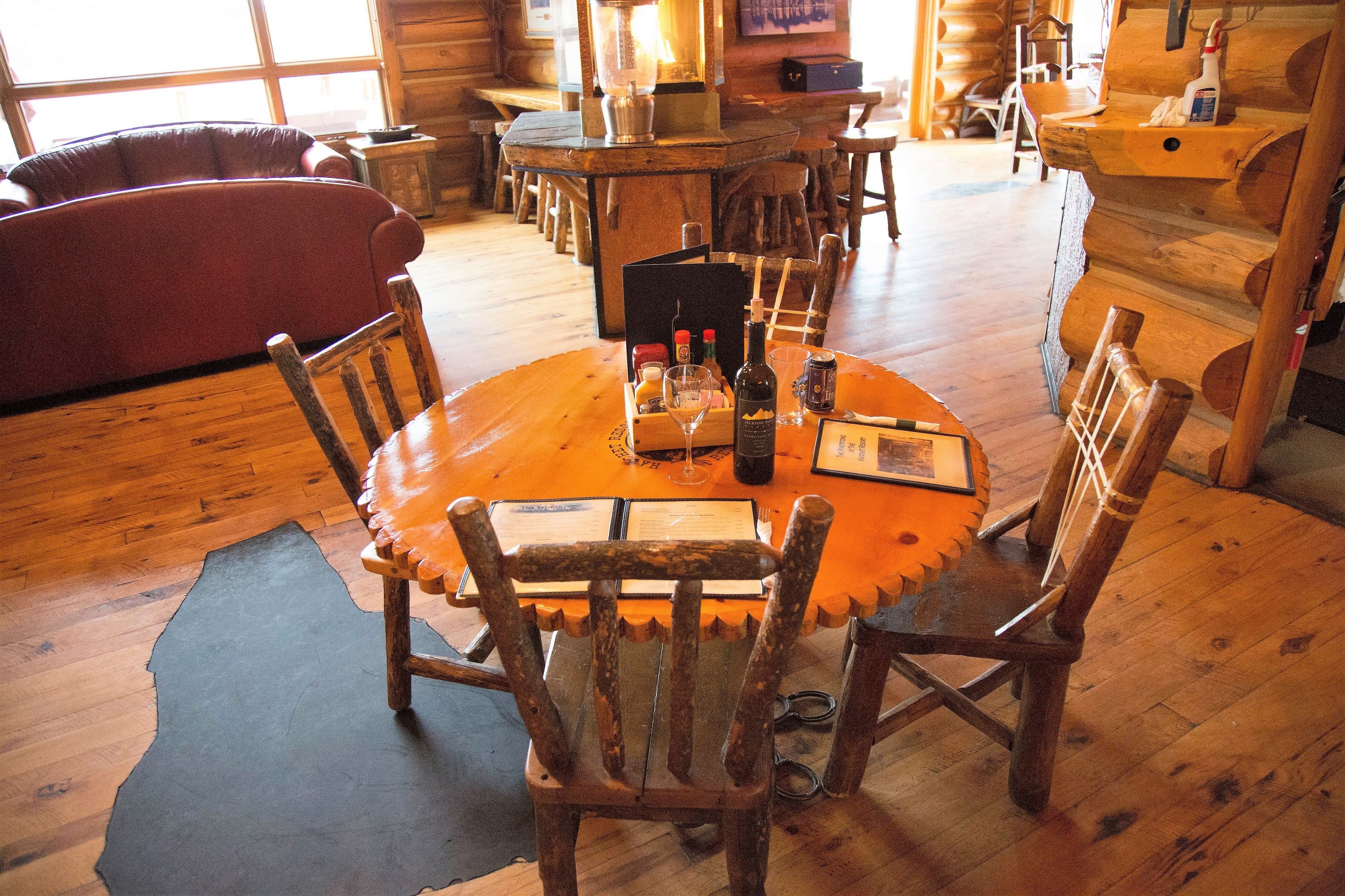 تقديم الإفطار والغداء والعشاء