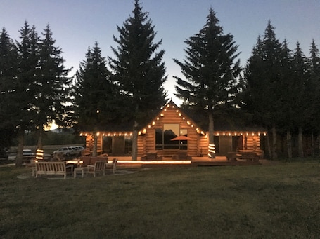 Exterior. Hatchet Resort