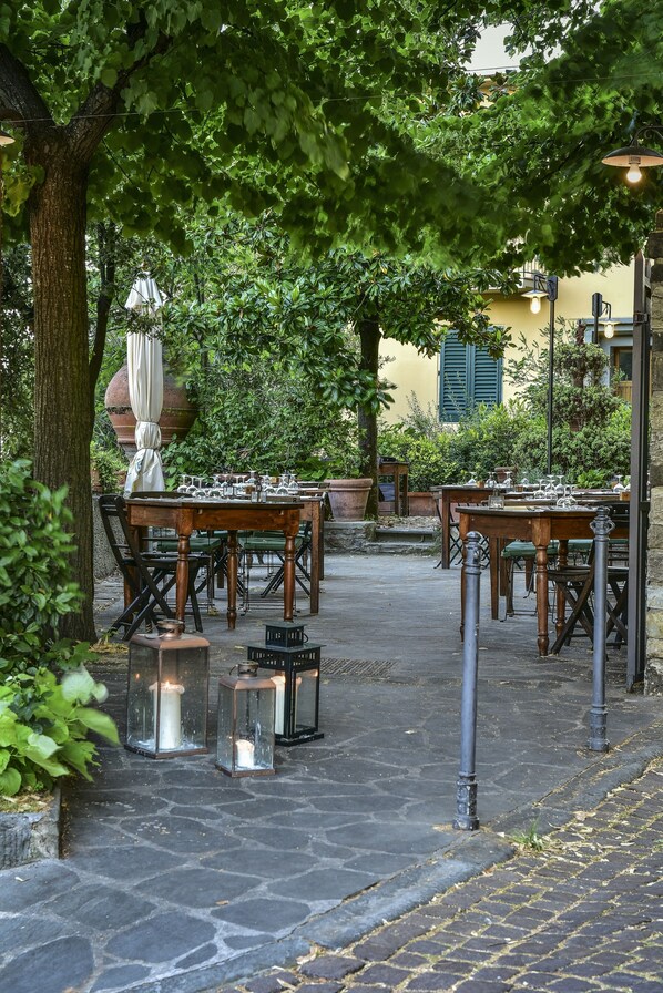 Breakfast and dinner served, Regional cuisine - Hotel Bellavista Impruneta (Impruneta)