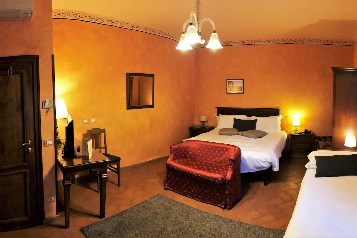Comfort Triple Room | Down comforters, in-room safe, individually decorated