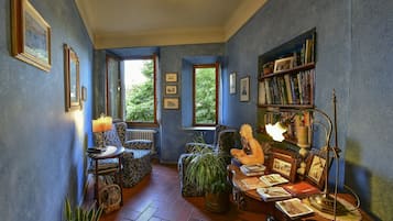 Coin salon dans le hall