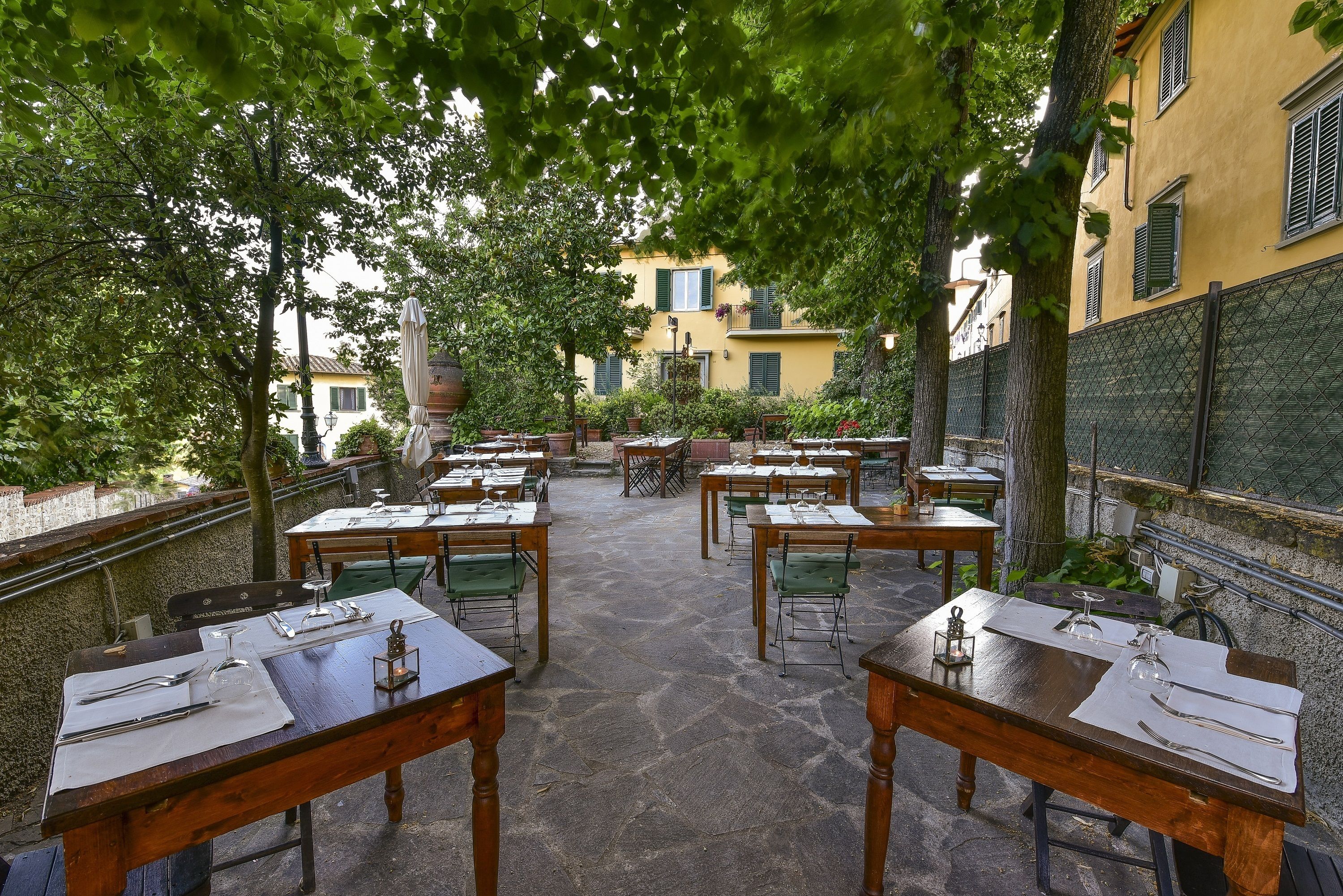 breakfast and dinner served, regional cuisine