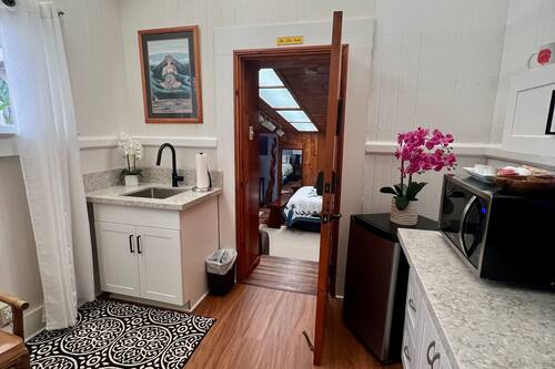 Family Room, Multiple Beds, Garden View | In-room dining