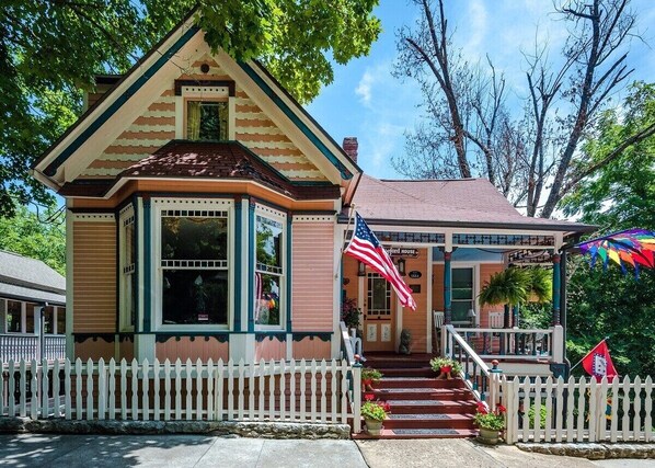 Exterior - Bridgeford House Bed and Breakfast (Eureka Springs)