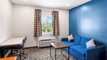Standard Room, 1 Queen Bed, Non Smoking | Laptop workspace, iron/ironing board, free WiFi, bed sheets