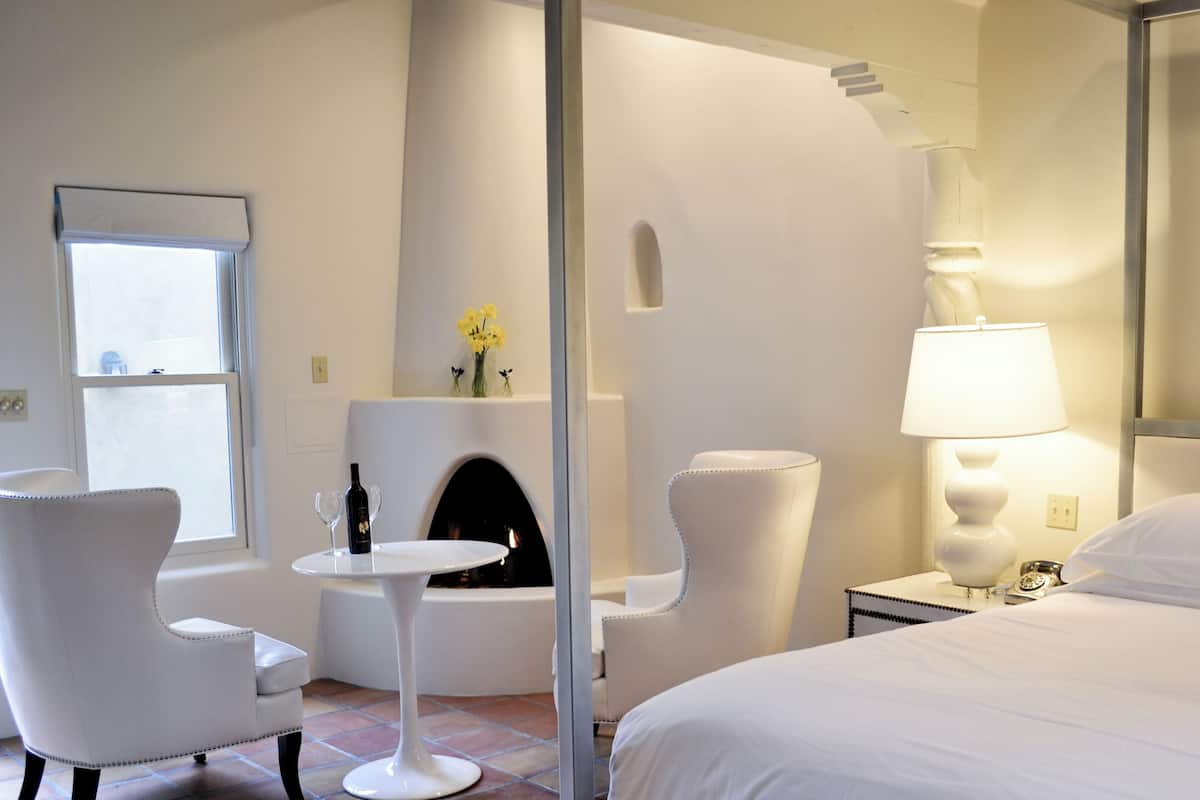 Quarto luxo, 1 cama King, vista para o pátio (The Romantic Room) | Roupas de cama premium, cofres nos quartos, individualmente decorados