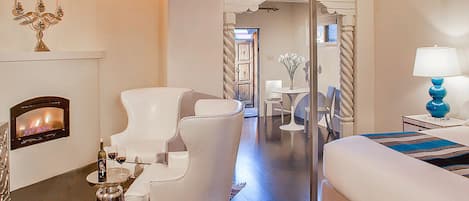 套房, 1 張特大雙人床, 庭園景觀 (The Socialite Suite Number One) | 高級寢具、客房內保險箱、獨特裝潢、隔音