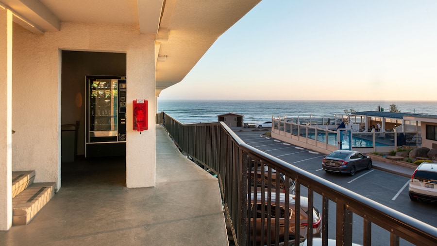 Edgewater Inn And Suites