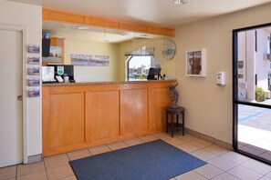 Reception - Edgewater Inn And Suites (Pismo Beach)