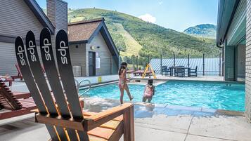 ์ค๋ด ์์์ฅ, ์ผ์ธ ์์์ฅ, 09:00 ~ 22:00 ์คํ, ์ผ๊ด์ ์์