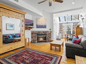 Living area - The Lodge at Mountain Village by All Seasons Resort Lodging (Park City)