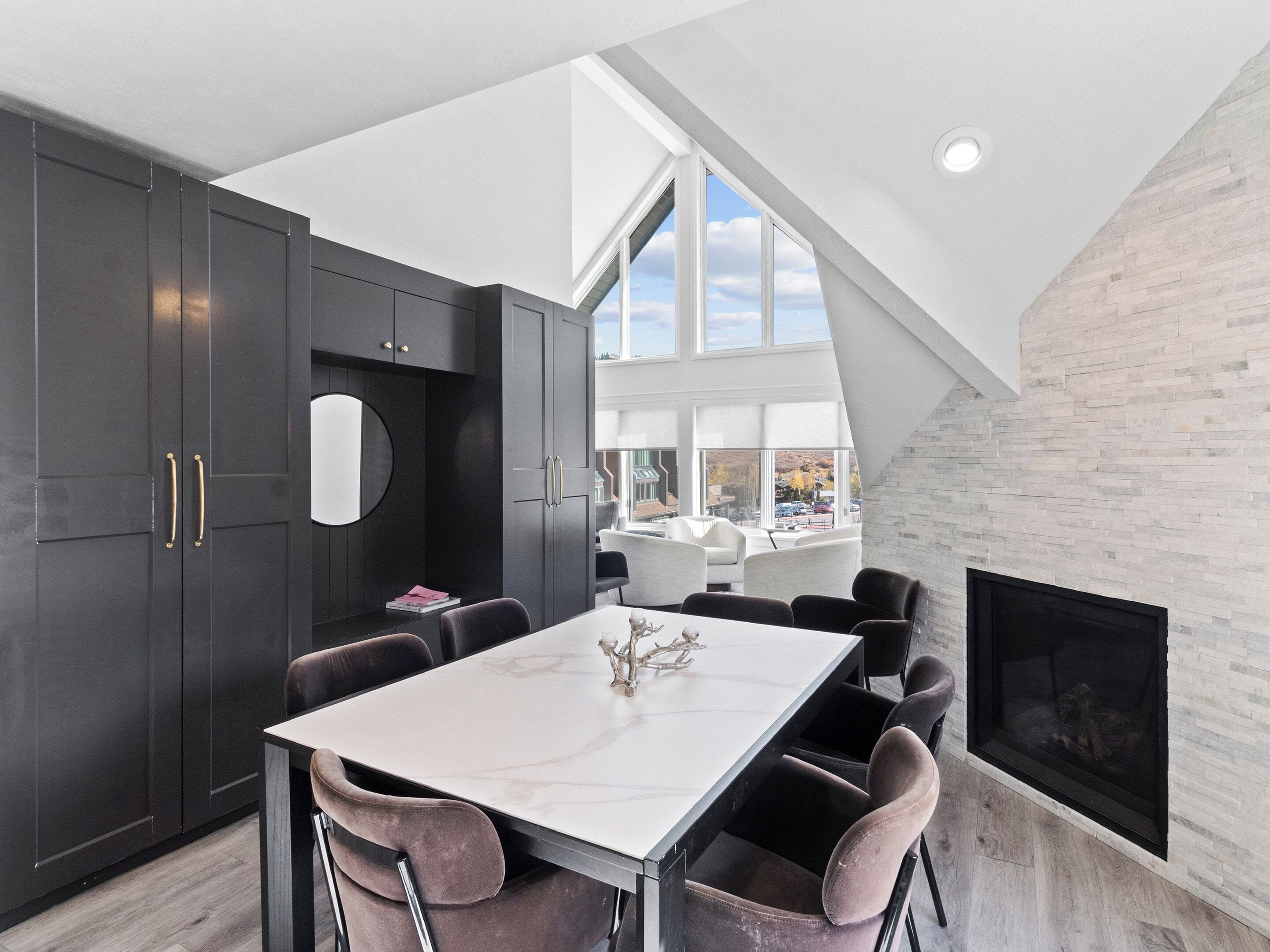 3-Bedroom Condominium B361 | Sala de jantar