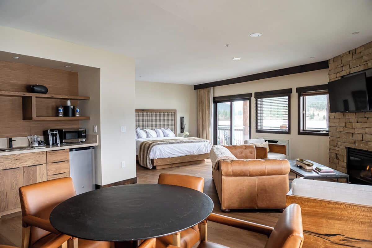 Premium Suite, 1 King Bed, Lake View (Fireplace and Balcony) | Egyptian cotton sheets, premium bedding, down duvets, pillow-top beds