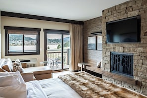 Superior Room, 1 King Bed with Sofa bed, Balcony, Lake View | Egyptian cotton sheets, premium bedding, down comforters, pillowtop beds