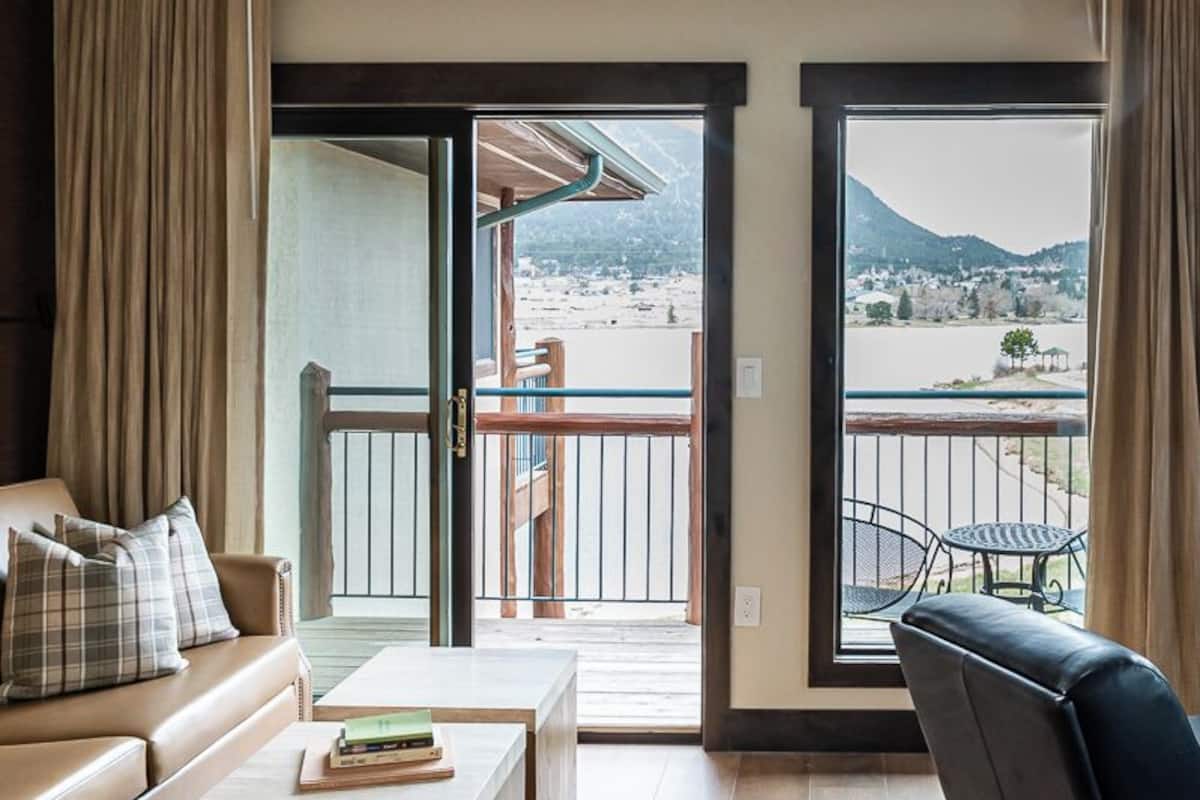 Premium Suite, 1 King Bed with Sofa bed, Lake View (Fireplace and Balcony) | Egyptian cotton sheets, premium bedding, down comforters, pillowtop beds