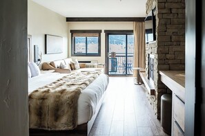 Egyptian cotton sheets, premium bedding, down duvets, pillow-top beds - The Estes Park Resort (Estes Park)