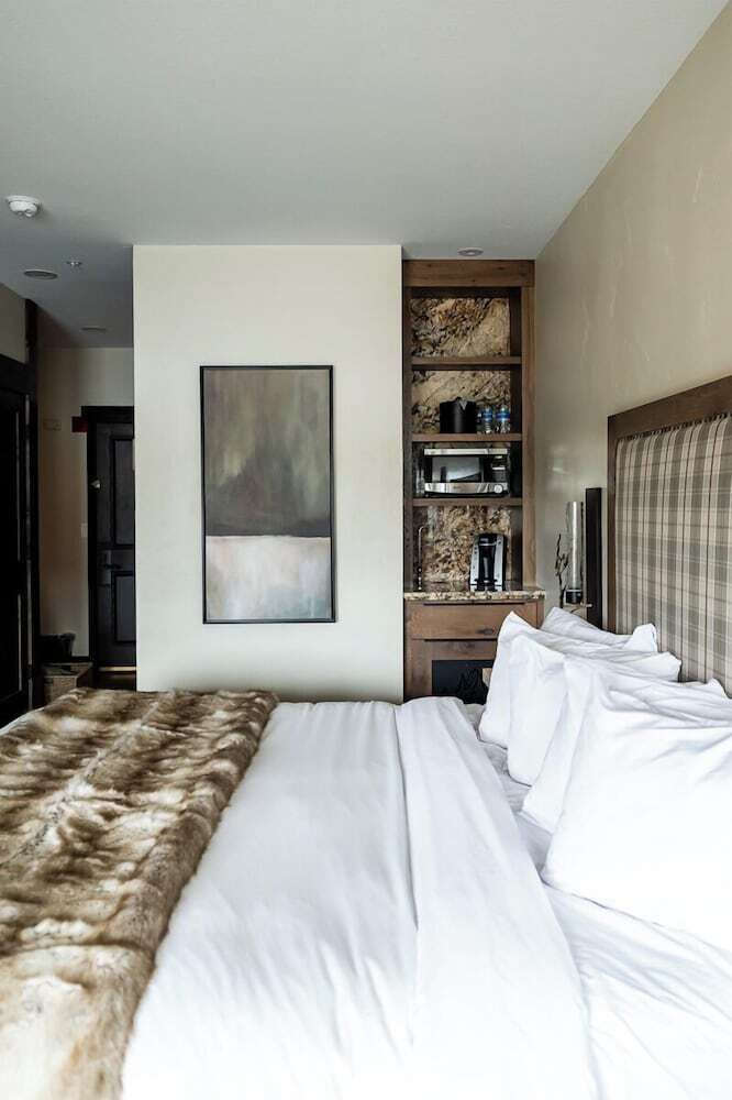 Egyptian cotton sheets, premium bedding, down comforters, pillowtop beds