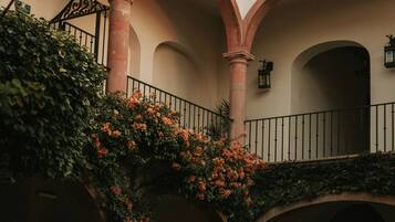 Studio Suite | Frette Italian sheets, premium bedding, minibar, in-room safe