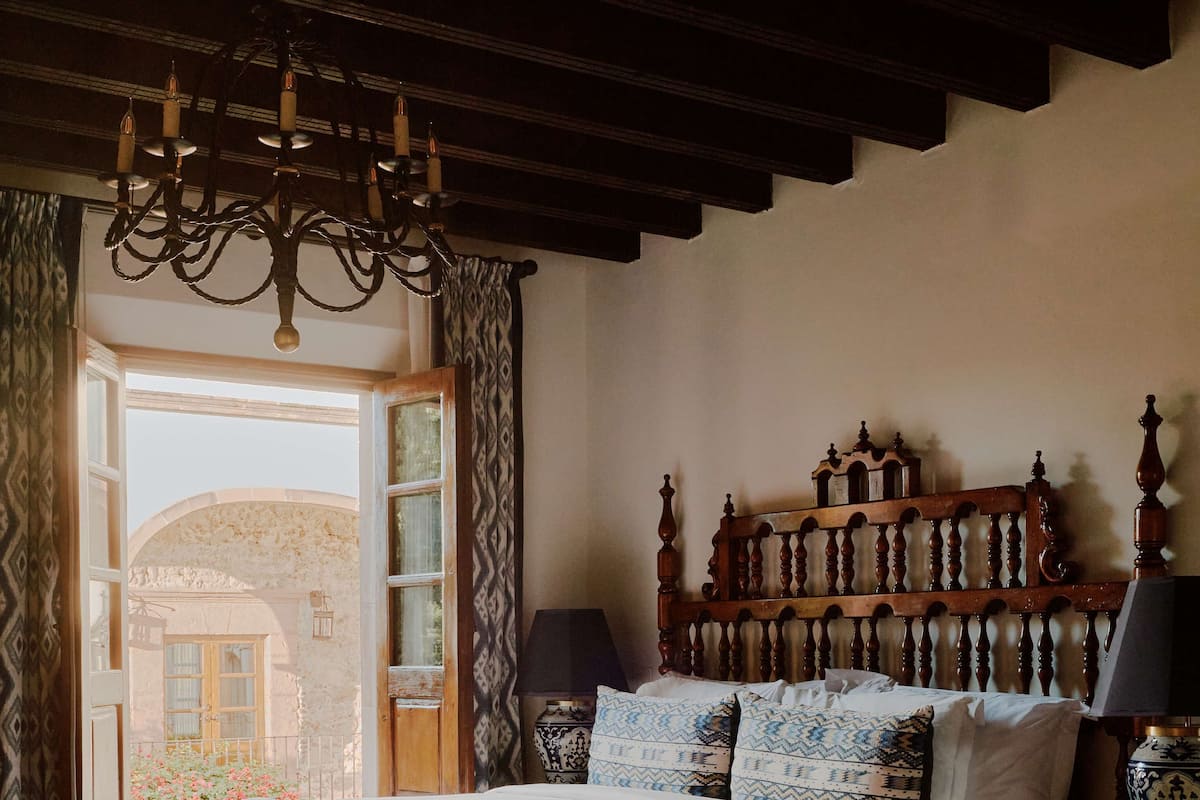 Deluxe Studio Suite | 1 bedroom, Frette Italian sheets, premium bedding, minibar