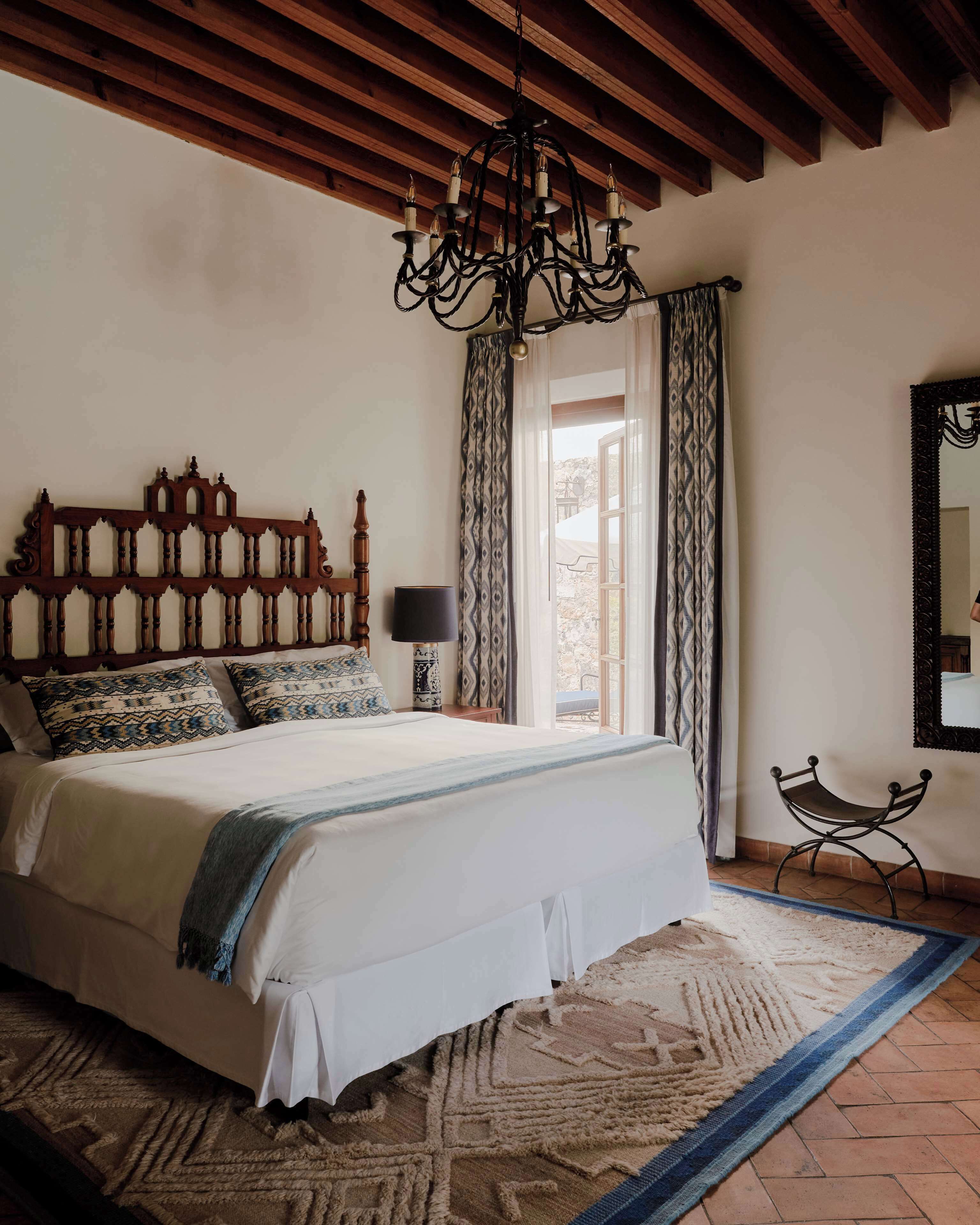 Deluxe Suite, 1 Bedroom | Frette Italian sheets, premium bedding, in-room safe