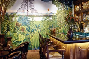 Cocktail bar