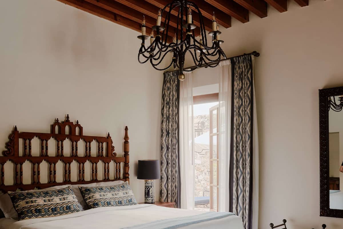 Deluxe Suite, 1 Bedroom | 1 bedroom, Frette Italian sheets, premium bedding, minibar