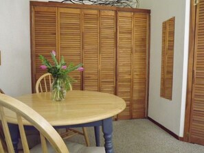 1 bedroom, Egyptian cotton sheets, premium bedding, pillow-top beds