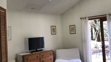 Living area | 36-inch LCD TV with satellite channels, TV, fireplace