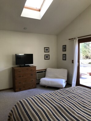 1 bedroom, Egyptian cotton sheets, premium bedding, pillow-top beds