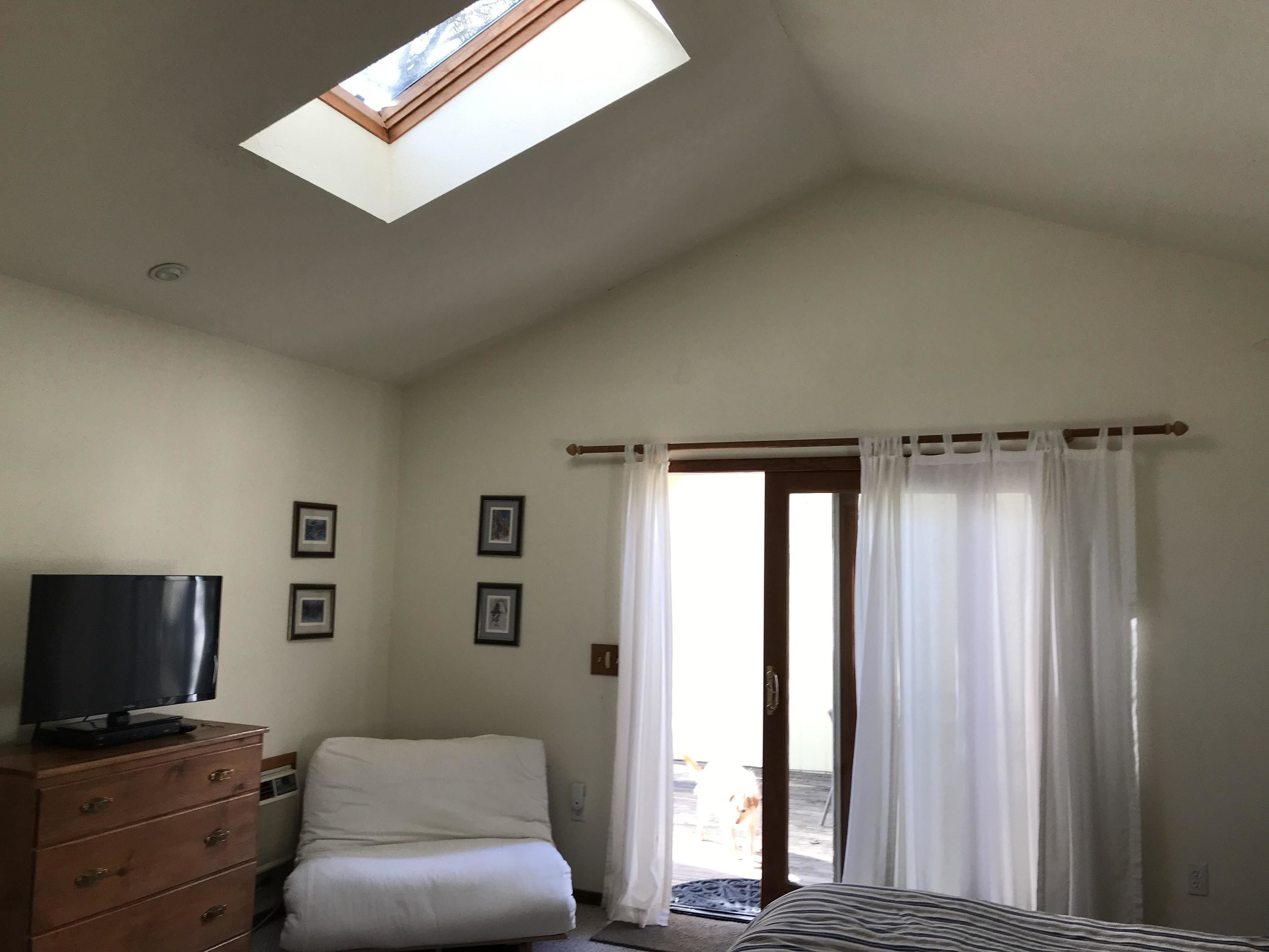 1 bedroom, Egyptian cotton sheets, premium bedding, pillowtop beds