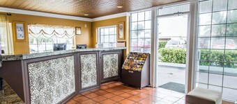 Econo Lodge Cocoa Beach - near the Port