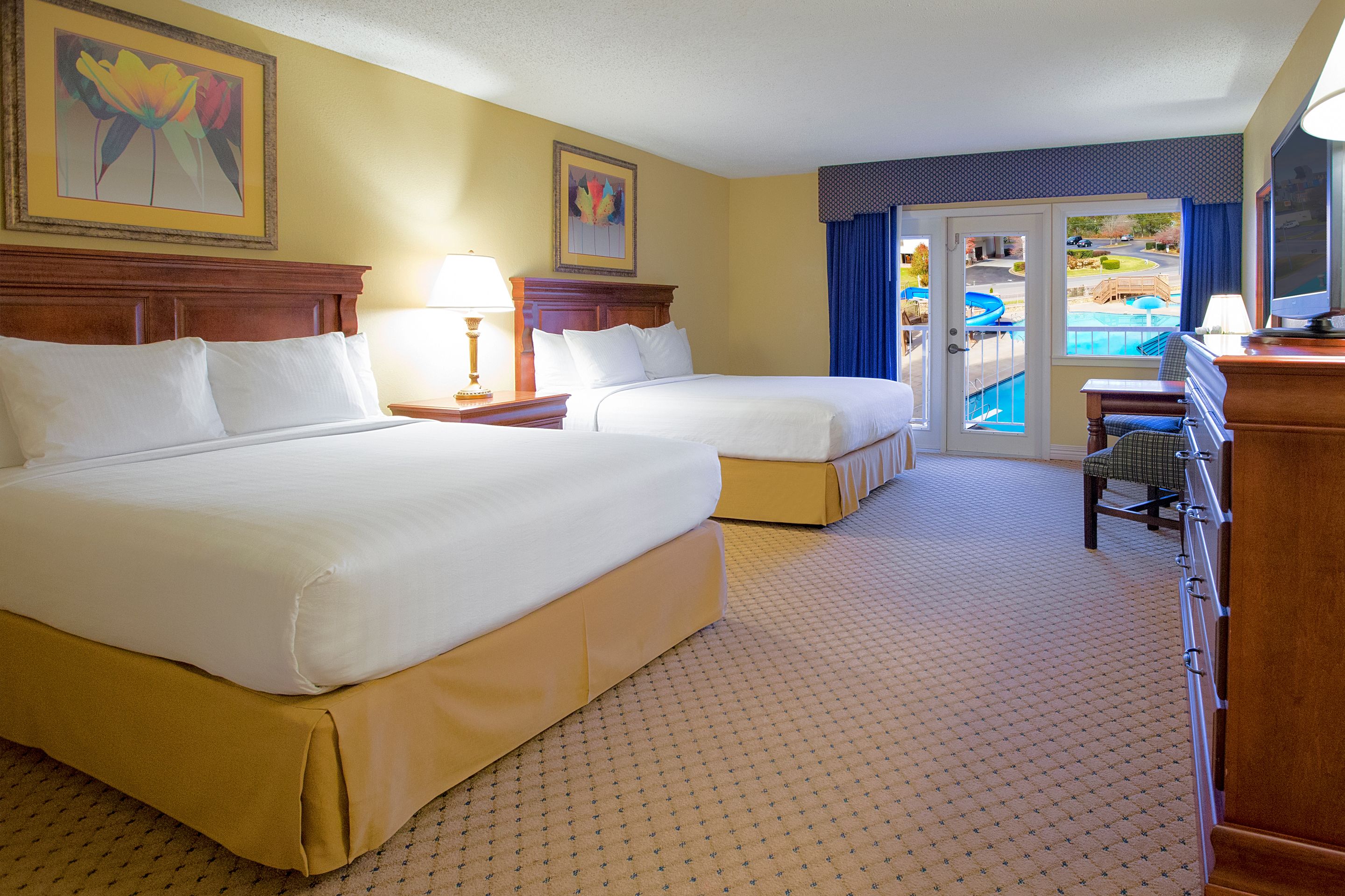 hotel - deluxe queen with water park view | 1 bedroom, premium bedding, in-room safe, desk