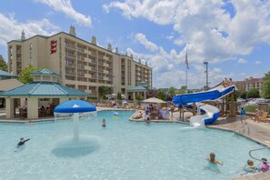 Rom – deluxe, 2 queensize-senger, bassengutsikt | Utsikt fra rommet