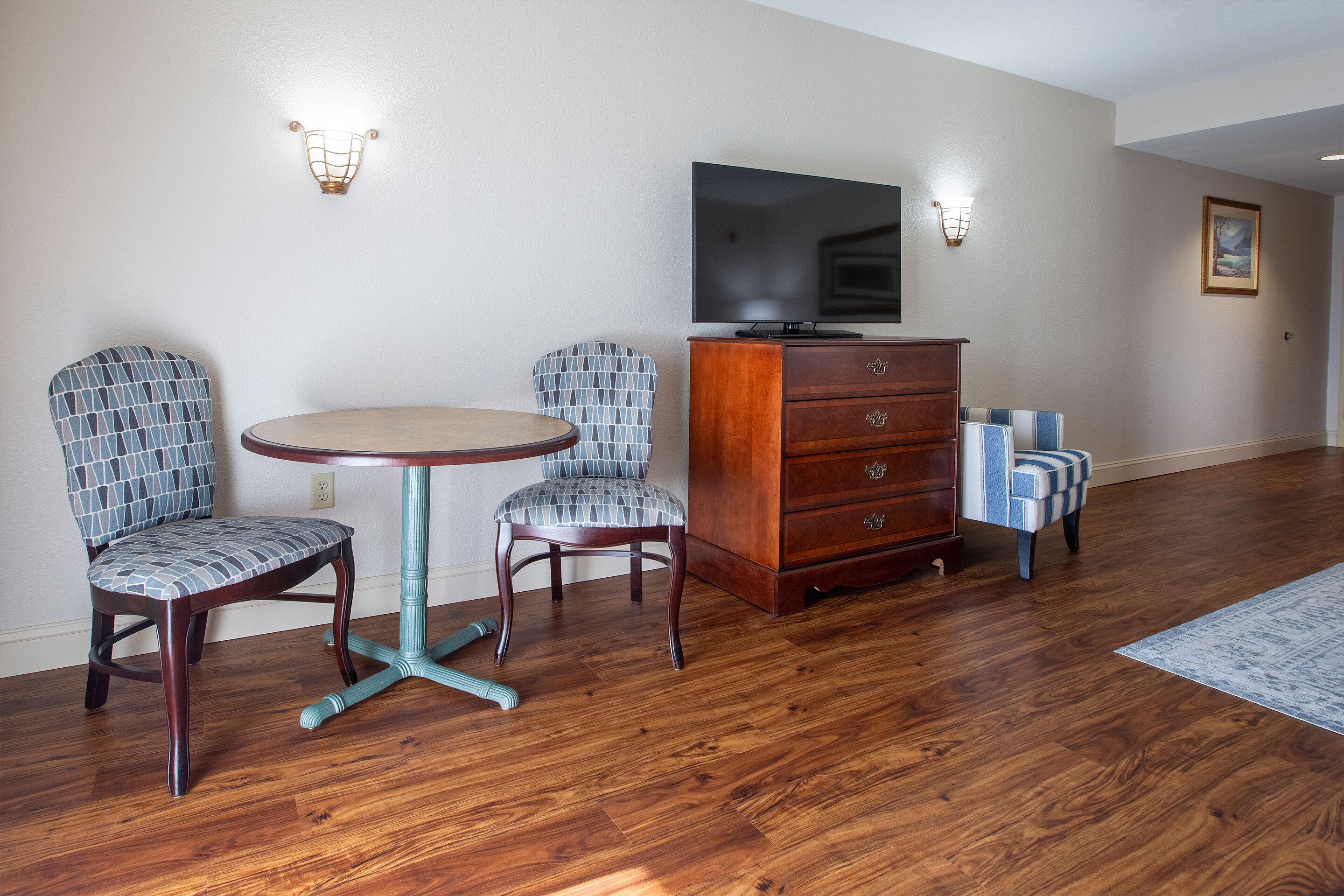 inn - deluxe king with mountain and water park view | 1 bedroom, premium bedding, in-room safe, desk