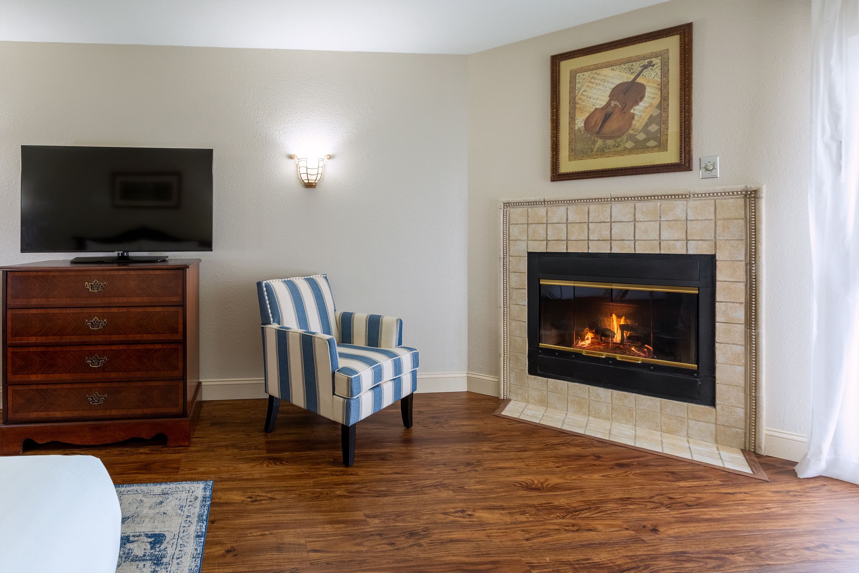 inn - premier king | 1 bedroom, premium bedding, in-room safe, desk